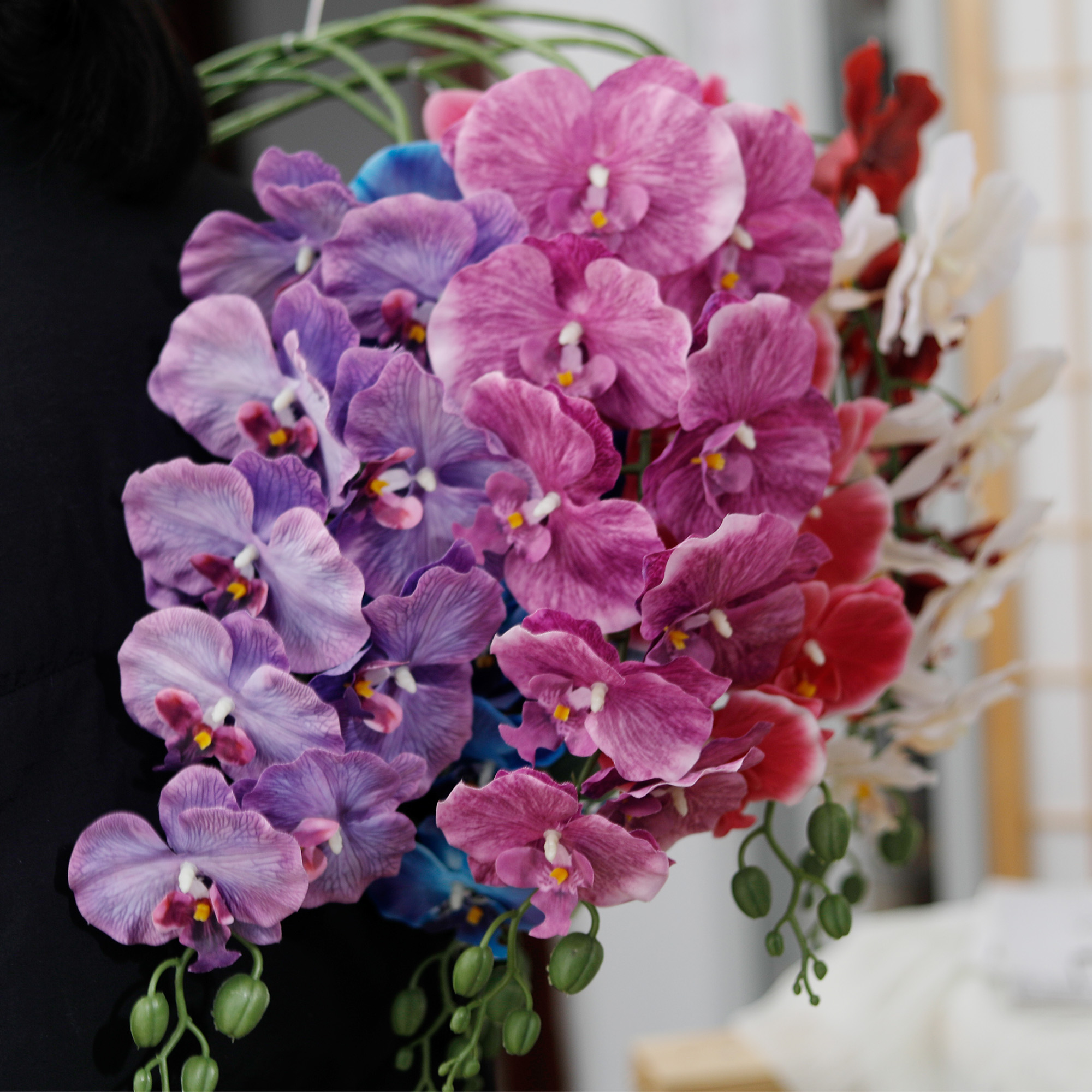 Long Branch Butterfly Orchids  - Christmas Wreath Fake recensione e prezzo